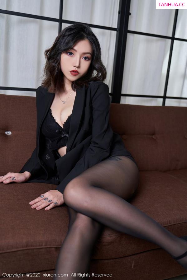 舌尖上的菊花  [XiuRen]高清写真图 2020.10.29 No.2711 舌尖上的菊花Ace第28张图片